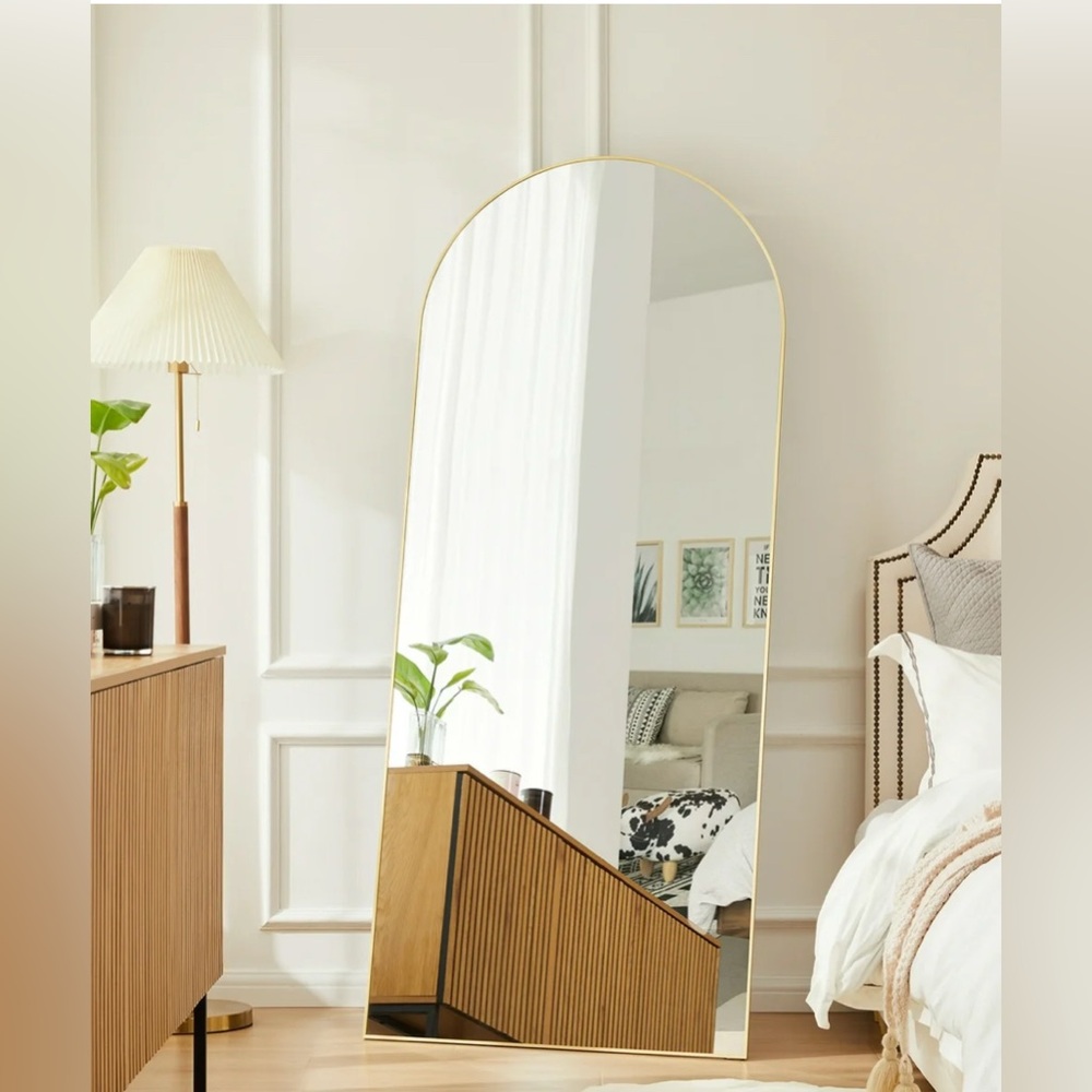 Elegant Gold Framed Wall Mirror